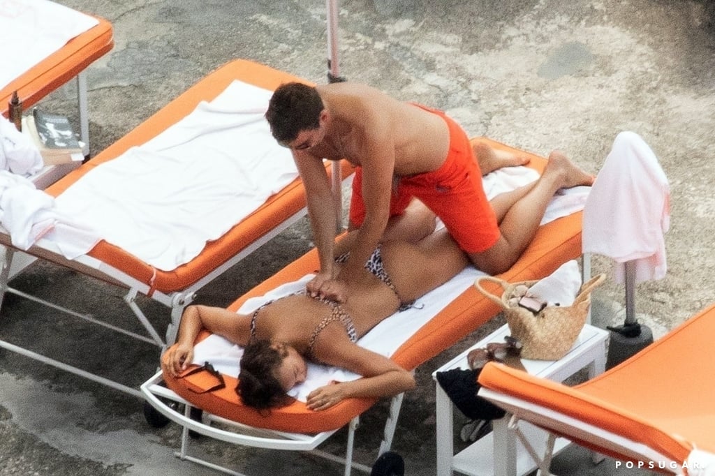 Bradley-Cooper-Irina-Shayk-Beach-Italy-2018.jpg