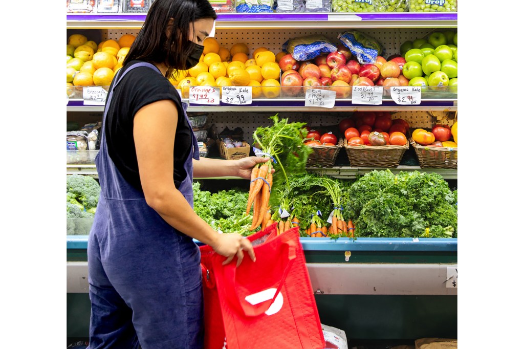 A DoorDash shopper