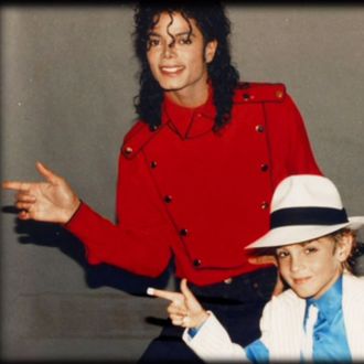 340a6f9e4efa21e47ce90317911cdcf1fe-leaving-neverland.rsquare.w330.jpg