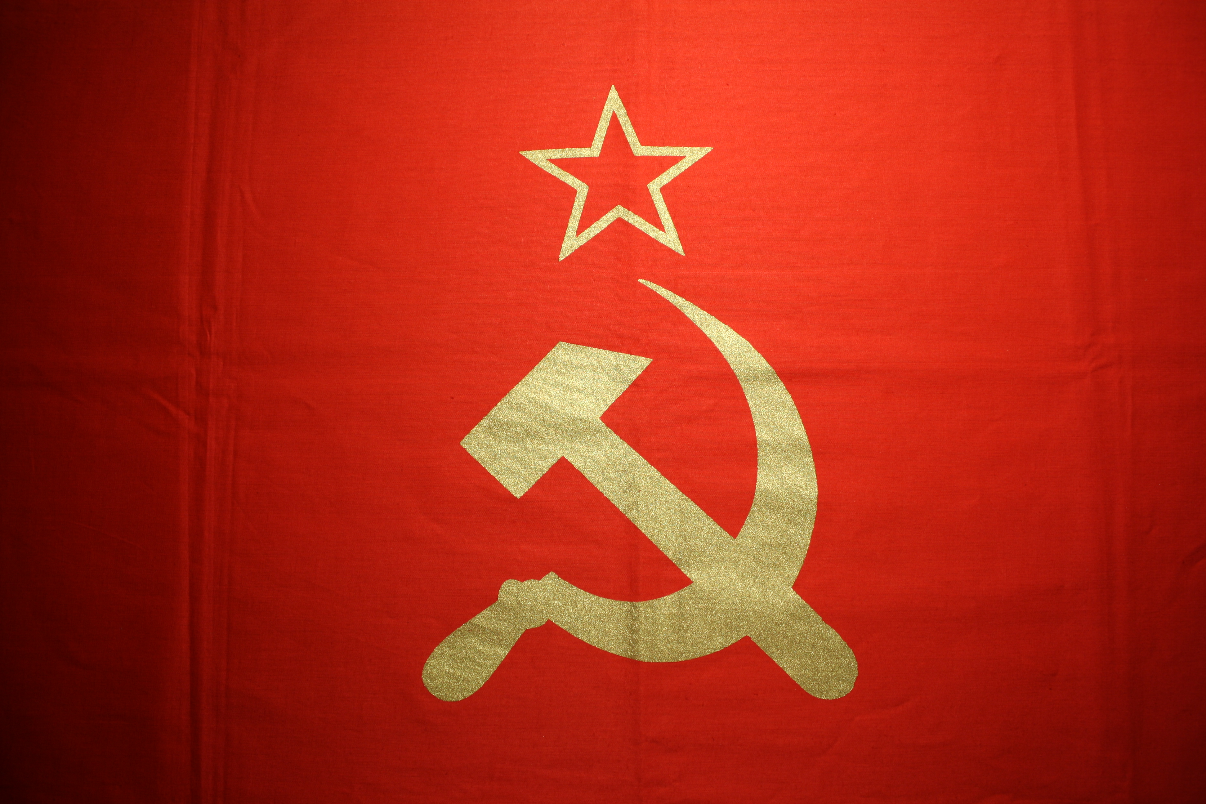 Hammer_and_Sickle_on_Flag_of_Soviet_Union.JPG