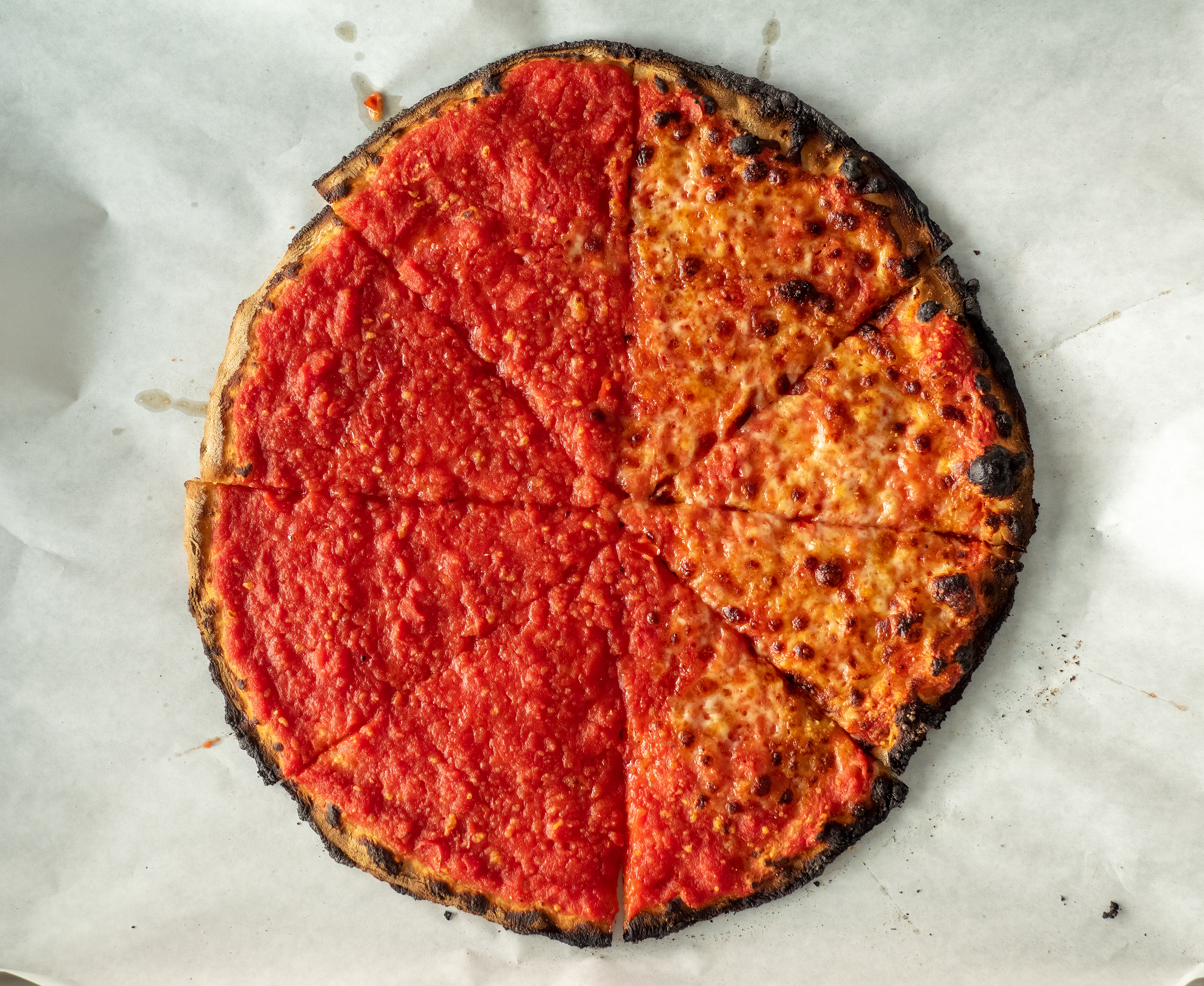 Sally%27s_apizza_half_tomato_half_with_cheese_%2872126%29.jpg