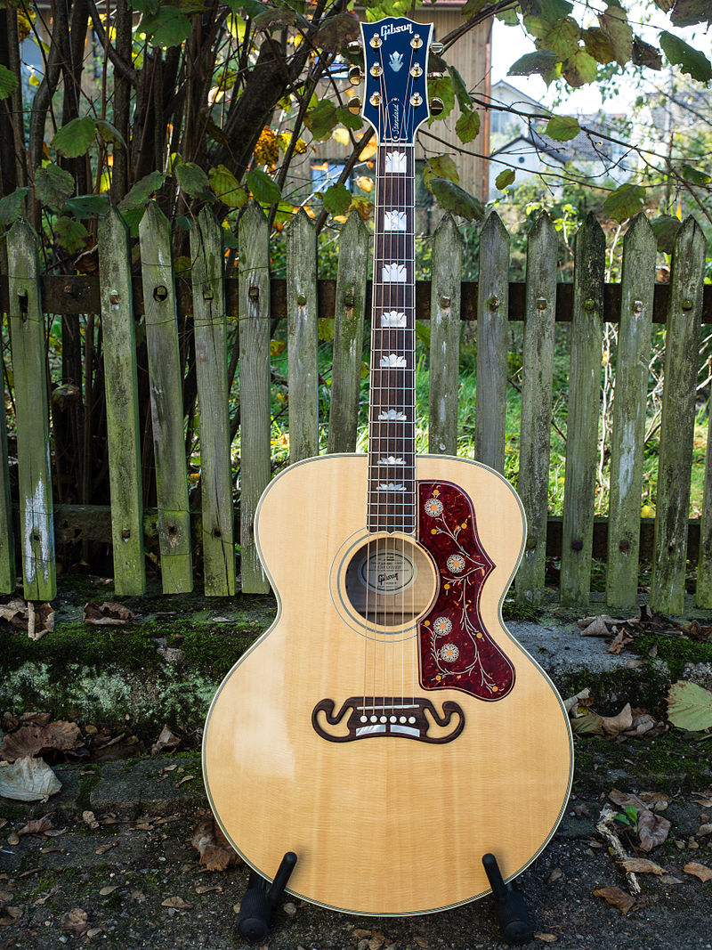 800px-Gibson_SJ200.jpg