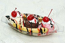 220px-Banana_split_1.jpg