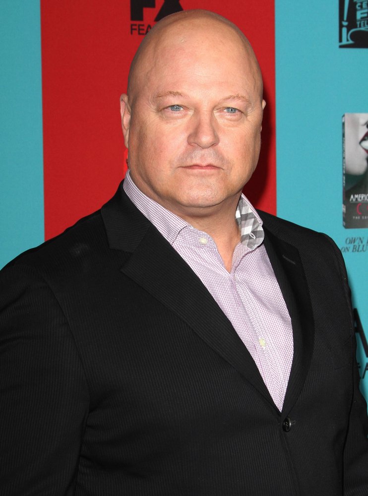 michael-chiklis-premiere-american-horror-story-freak-show-01.jpg