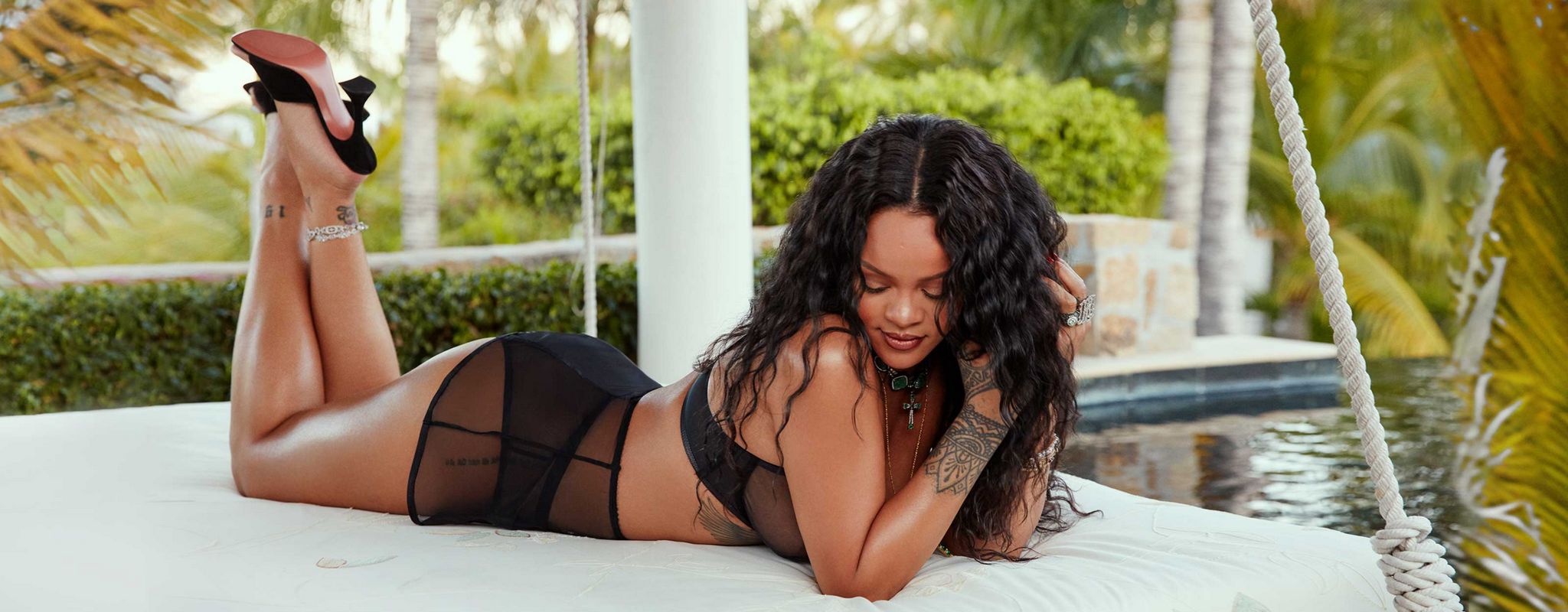 RihannaApril2020SavageXFenty3.jpg