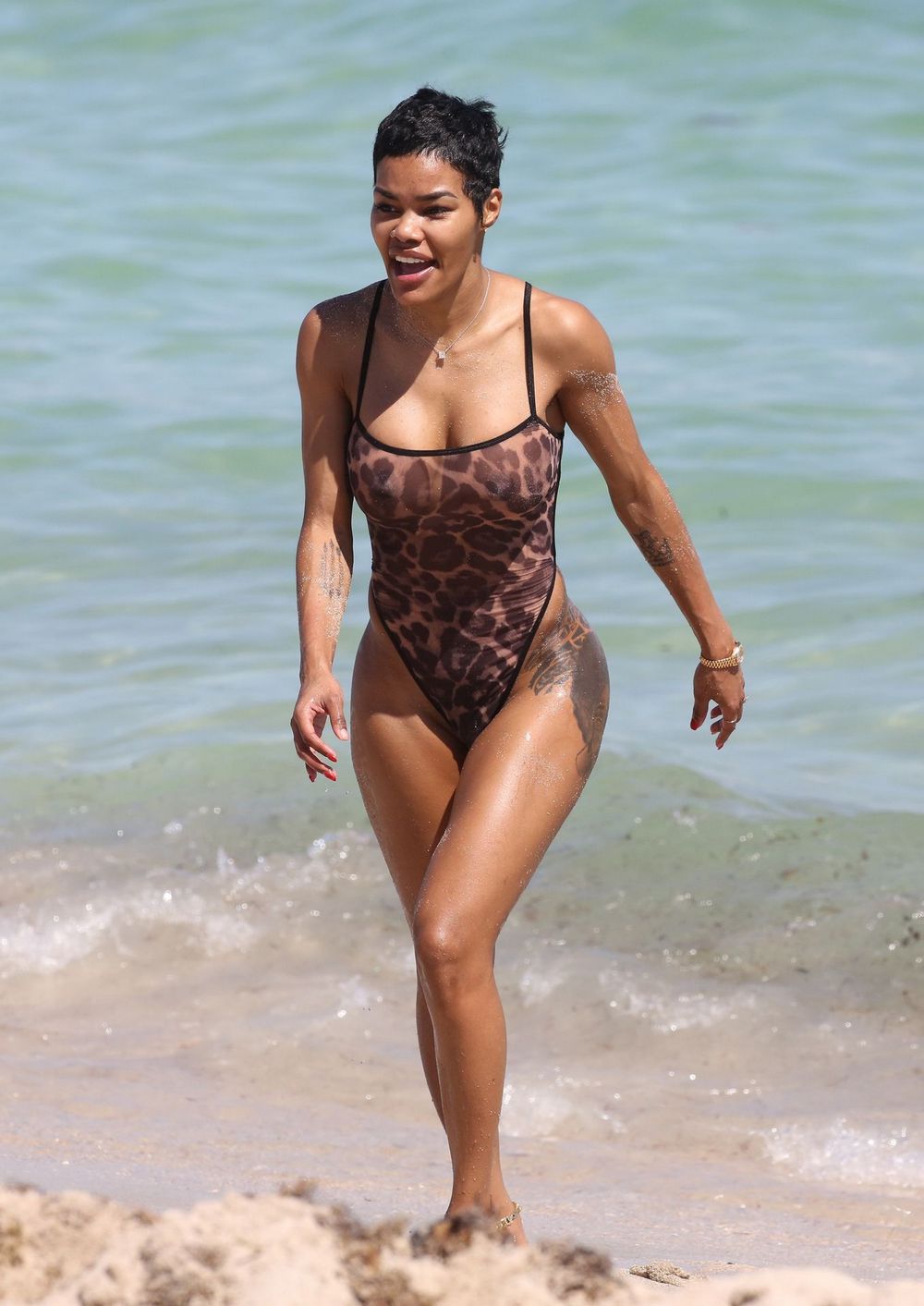 TeyanaTaylorSeeThroughSwim15.jpg