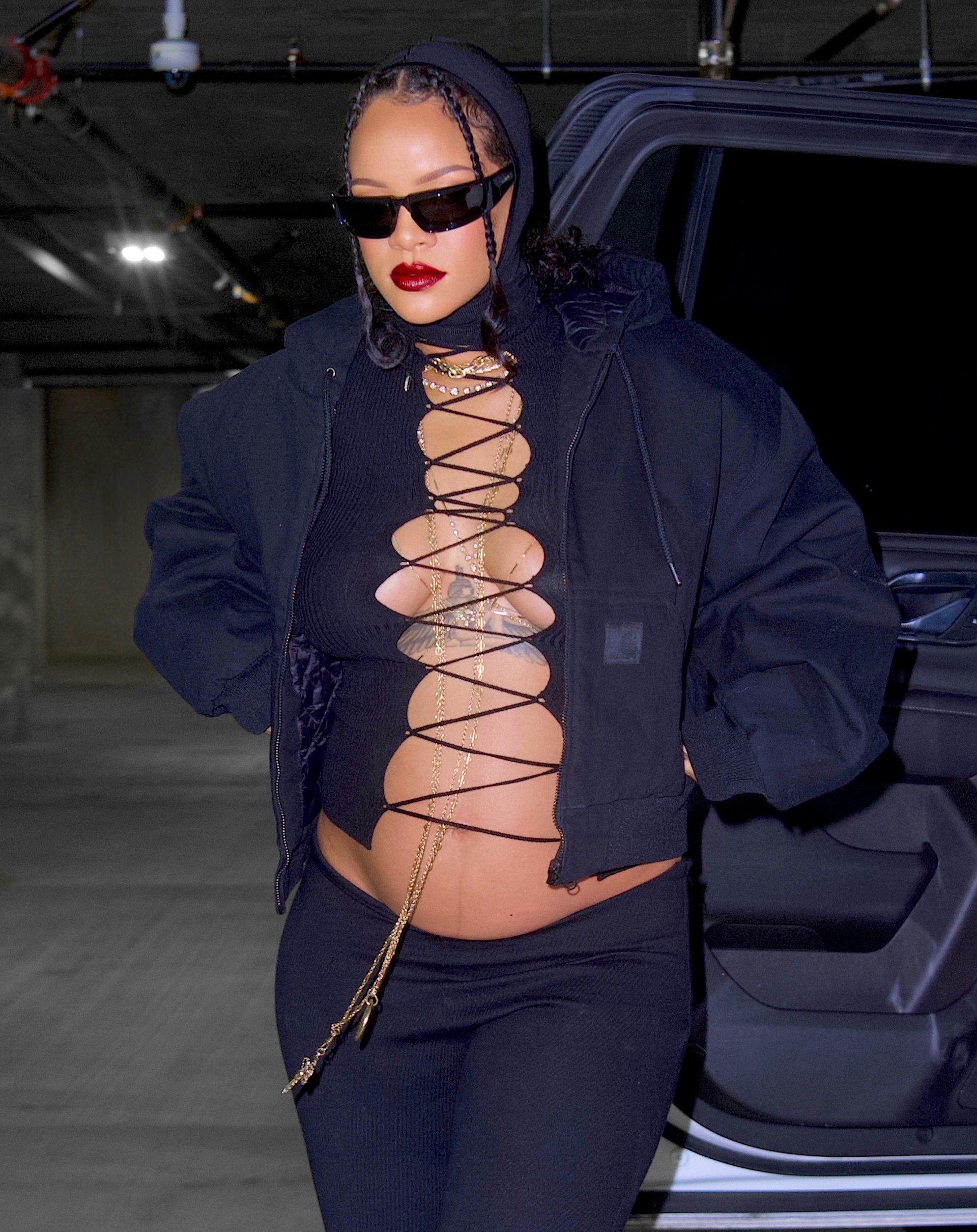 Rihanna-Braless-Breasts-5-1.jpg